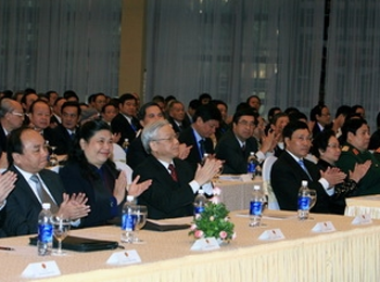 Vietnam diplomats begin important discussions