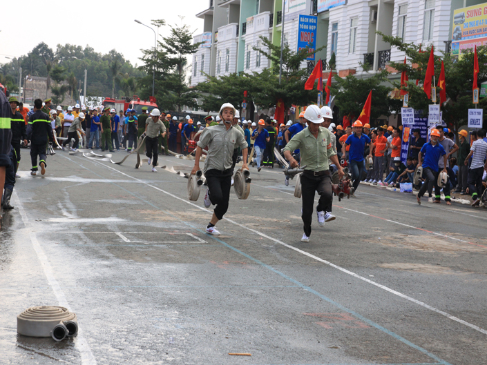 Joined the Fire Fighting Technique Contest in Long Thanh & Nhon Trach Area with the First Prize